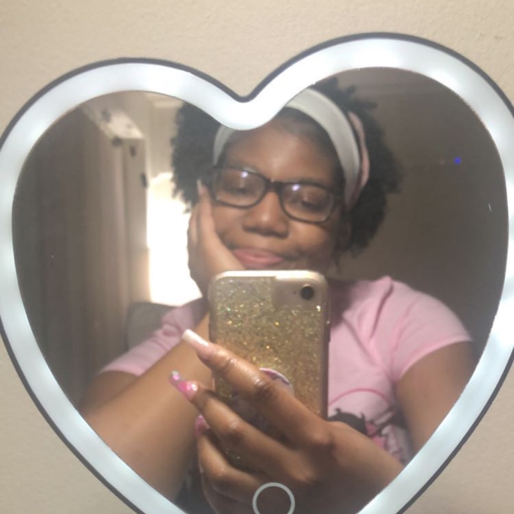 Meet your Posher, Mia